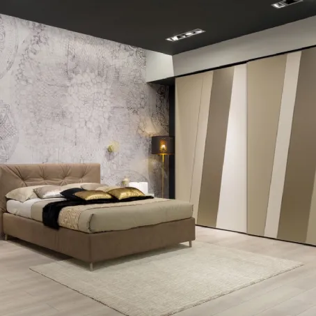Letto matrimoniale con testiera trapuntata in ecopelle Tabacco MC038 di Moretti Compact