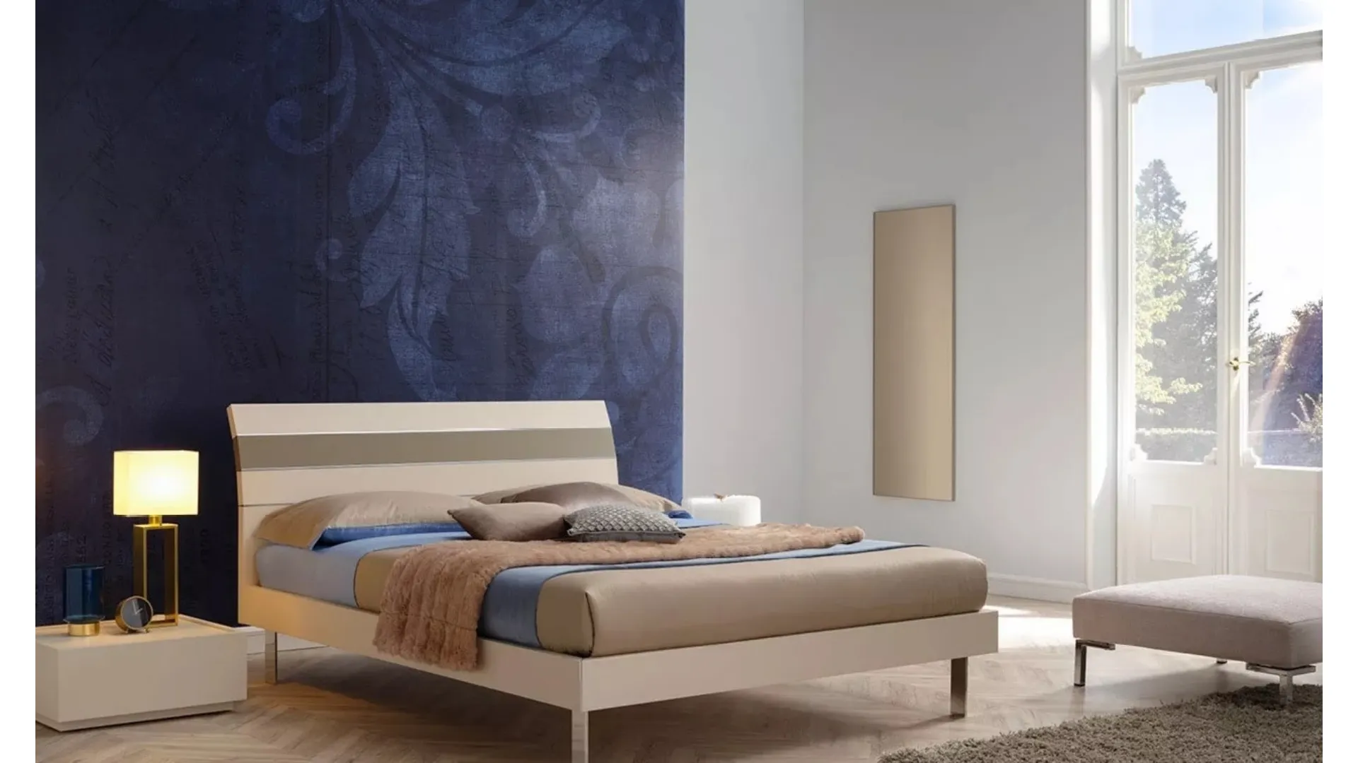 Letto matrimoniale con testiera in laccato opaco SC123 di Moretti Compact