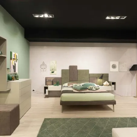 Letto in ecopelle con testiera di design MC040 di Moretti Compact
