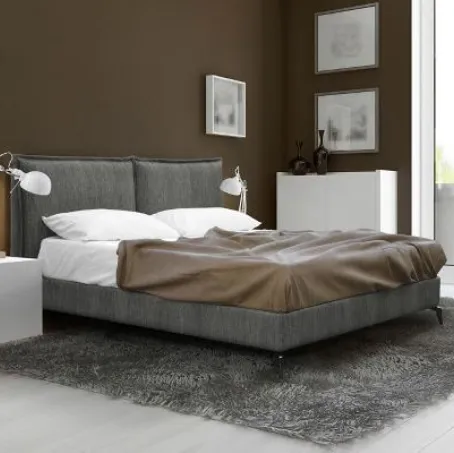 Letto matrimoniale in tessuto con testiera imbottita Pegaso di Salvetti