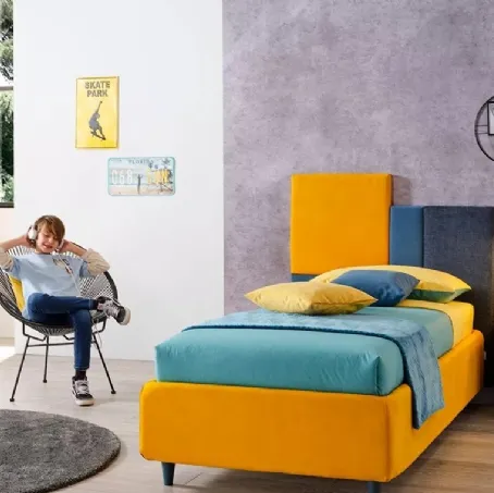 Letto di design in tessuto con testiera asimmetrica SC208 di Moretti Compact