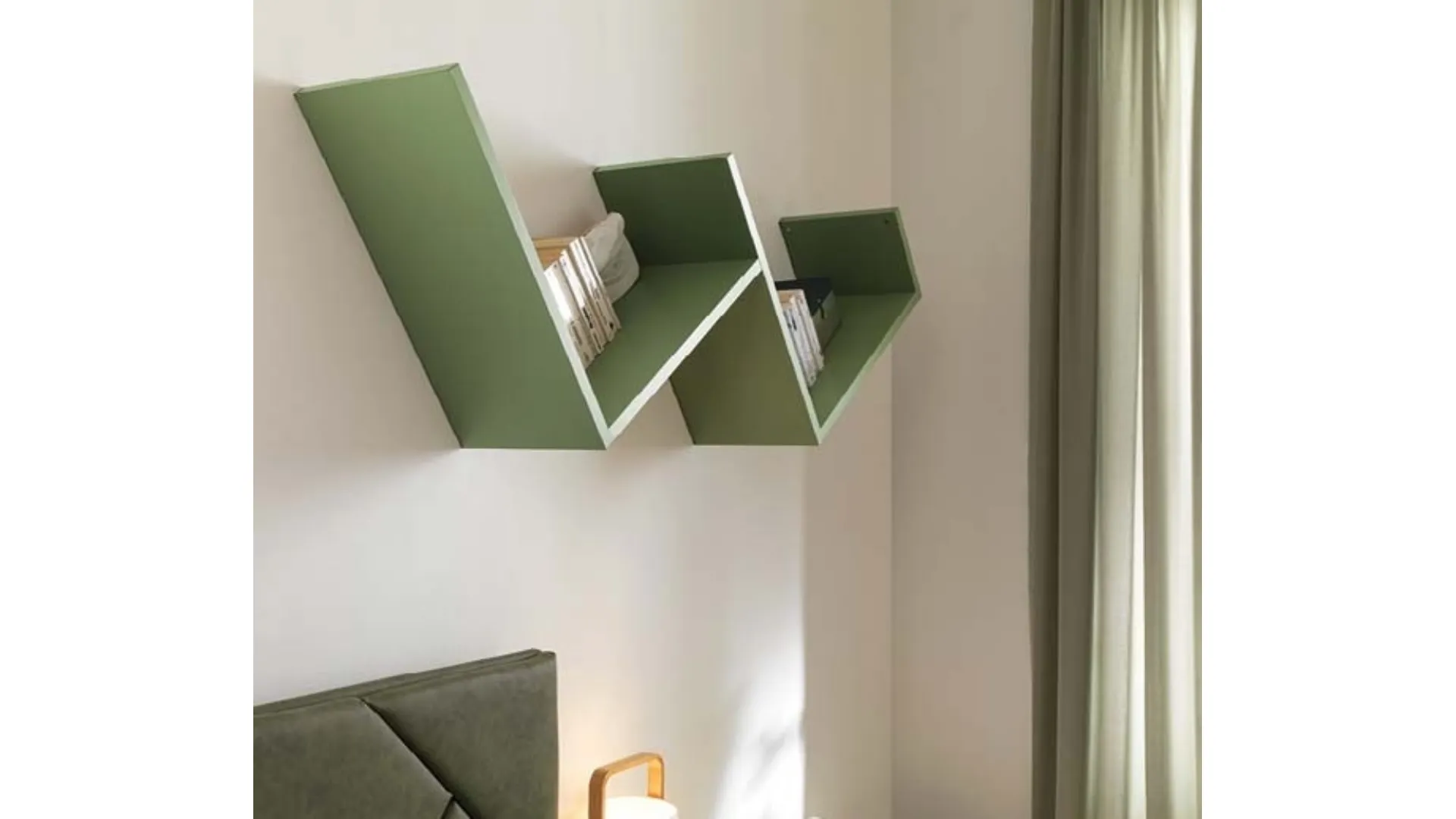 Libreria sospesa in laccato Dedalo NC104 di Moretti Compact