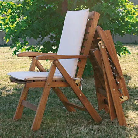 Poltrona Teak pieghevole in legno massello di teak indonesiano con finitura olio naturale di La Seggiola