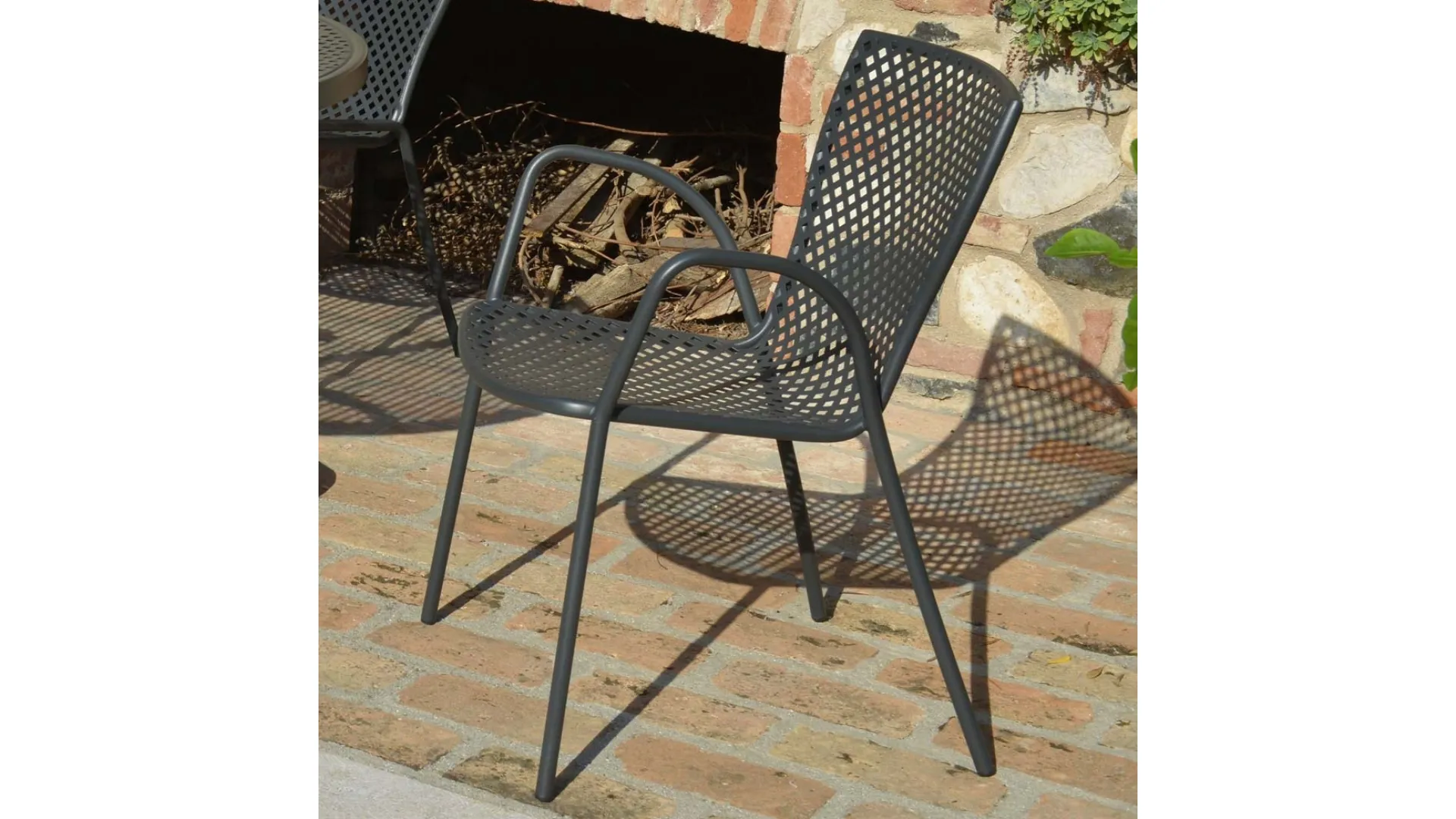 Poltroncina da giardino Sommer in acciaio zincato e verniciato poliestere antracite per esterni di La Seggiola