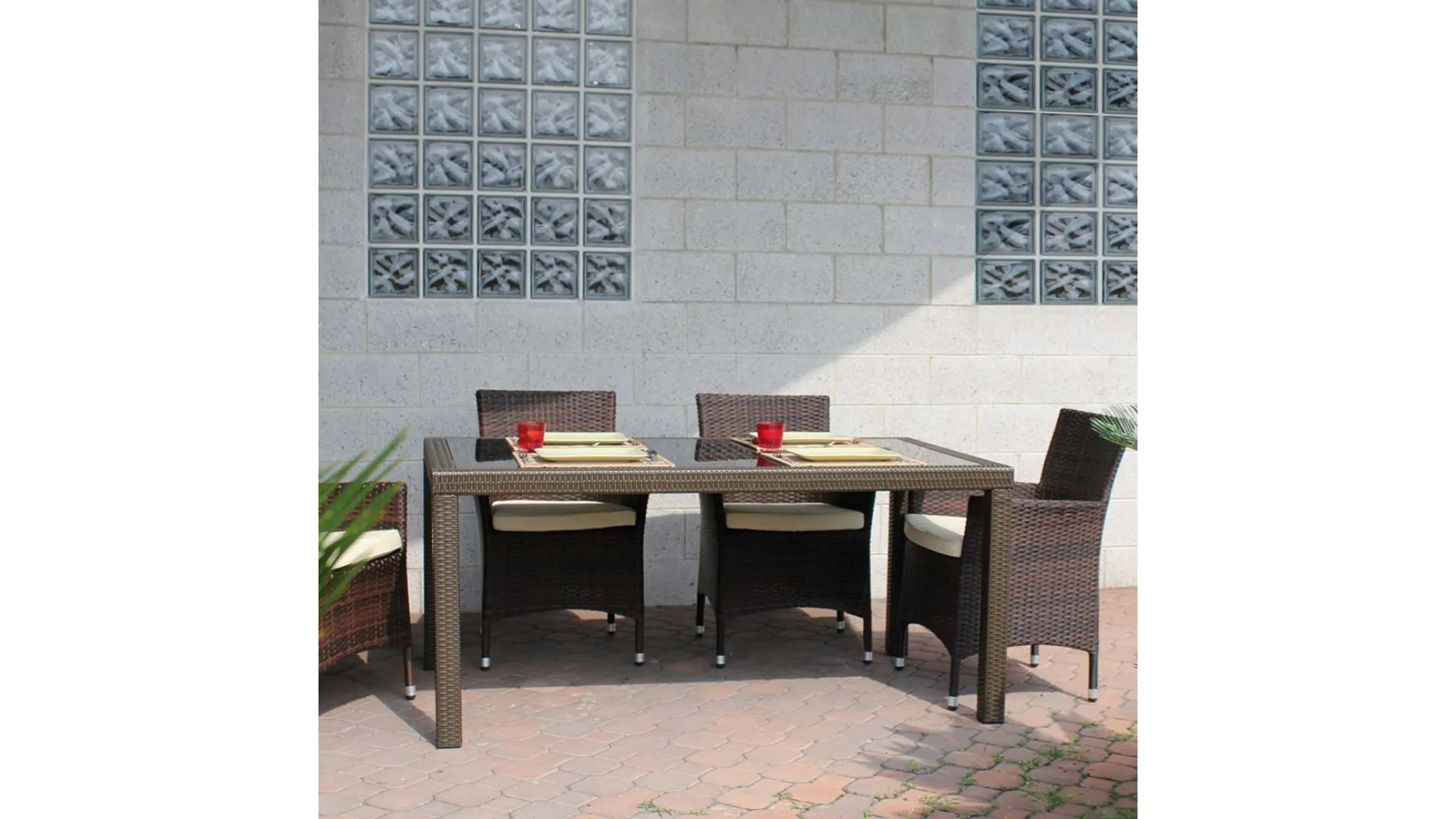 Tavolo Wicker Table in vetro con struttura in alluminio rivestita in fibra di polipropilene intrecciata a mano di La Seggiola